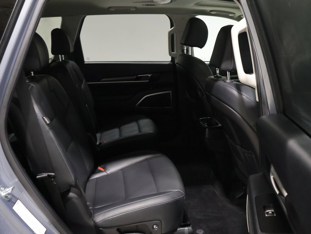 Used 2025 Kia Telluride S image 19