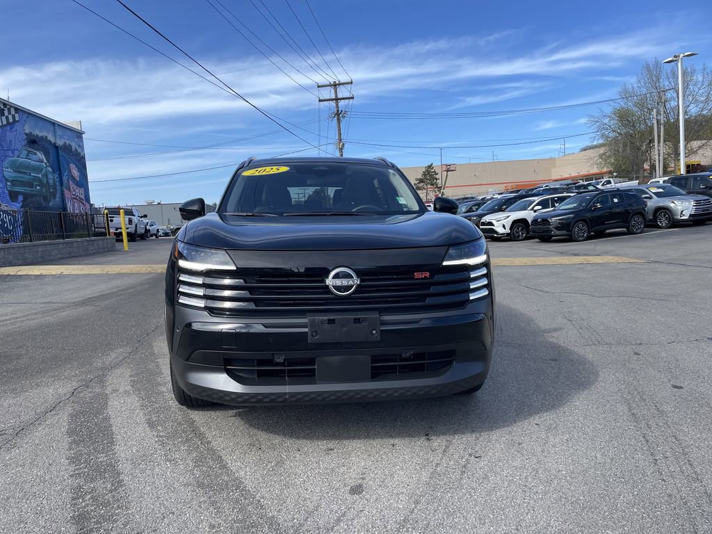 Used 2025 Nissan Kicks SR w/ SR Premium Package AWD/4WD image 5