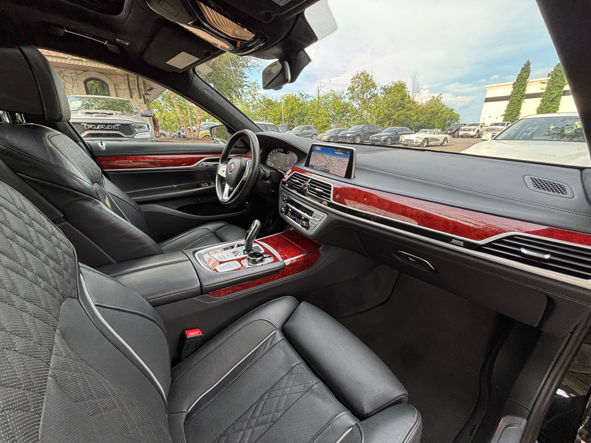 Used 2022 BMW ALPINA B7 xDrive w/ Luxury Rear Seating Package AWD/4WD image 26
