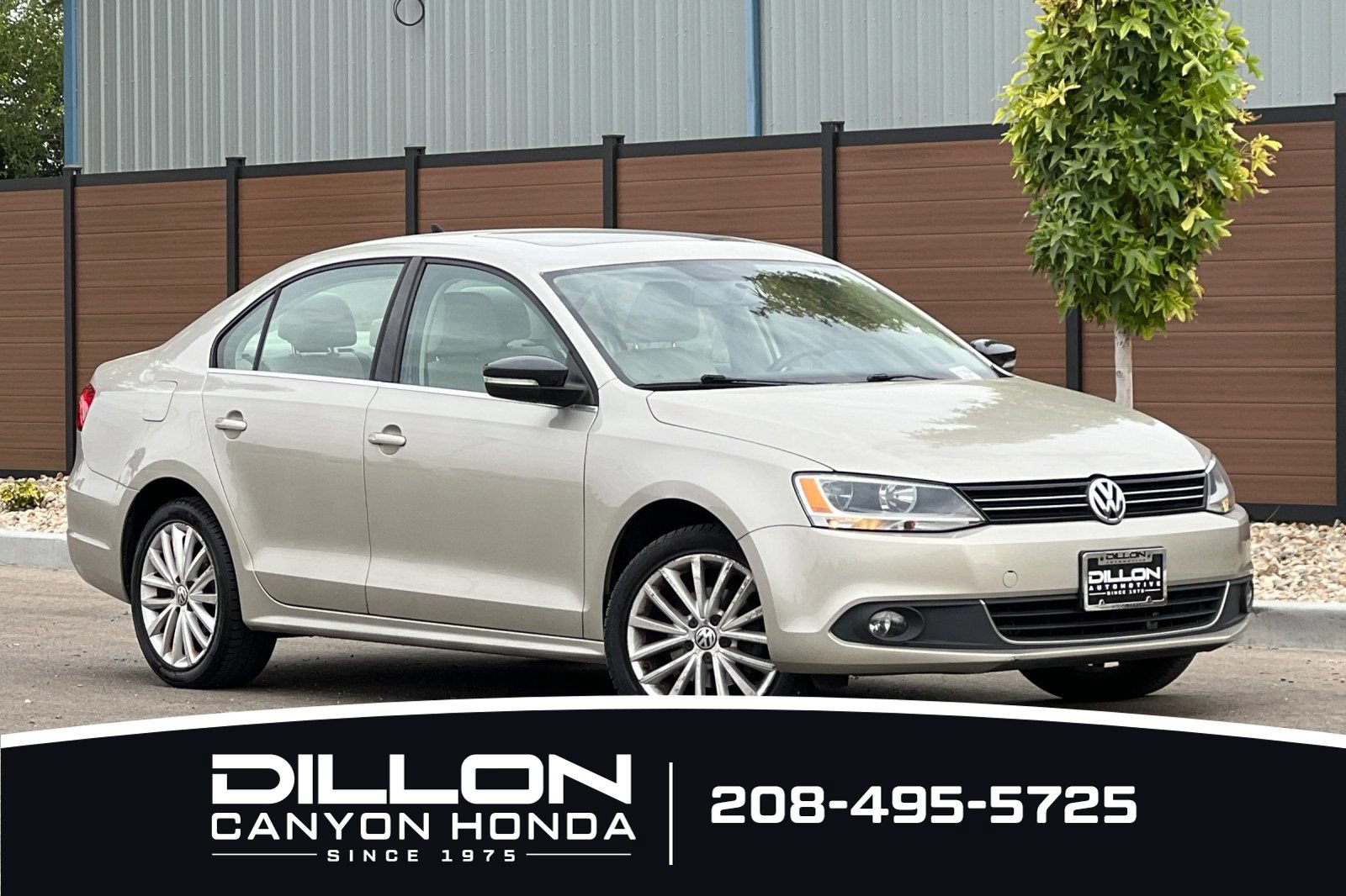 Used 2013 Volkswagen Jetta TDI FWD image 2