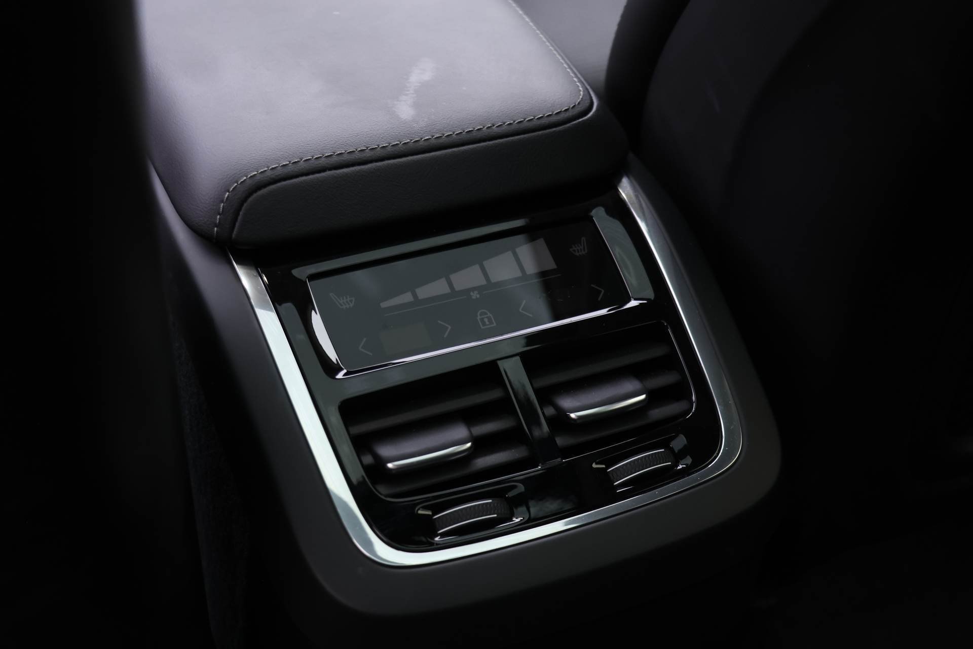 Certified 2023 Volvo XC60 B6 Ultimate w/ Protection Package Premier image 15