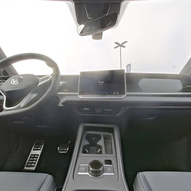 New 2026 Volkswagen Tiguan SE R-Line image 25