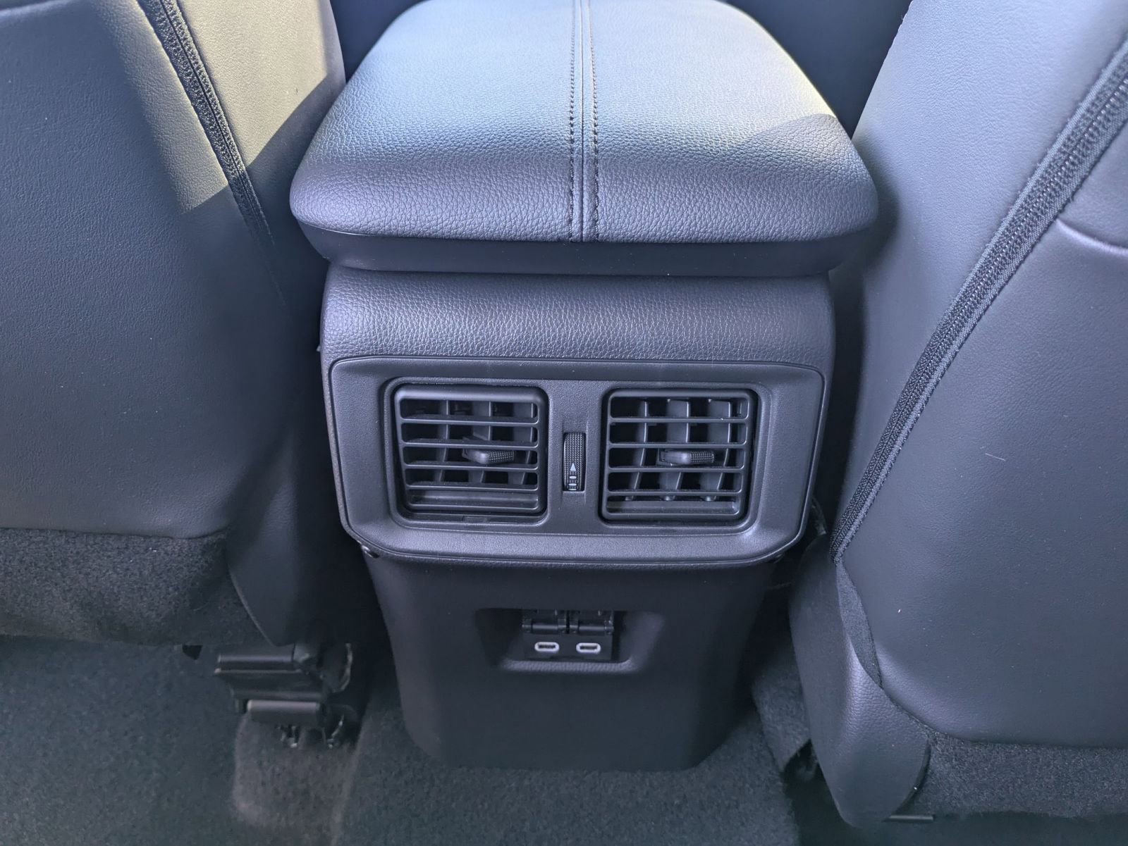 Used 2023 Toyota RAV4 Limited image 22