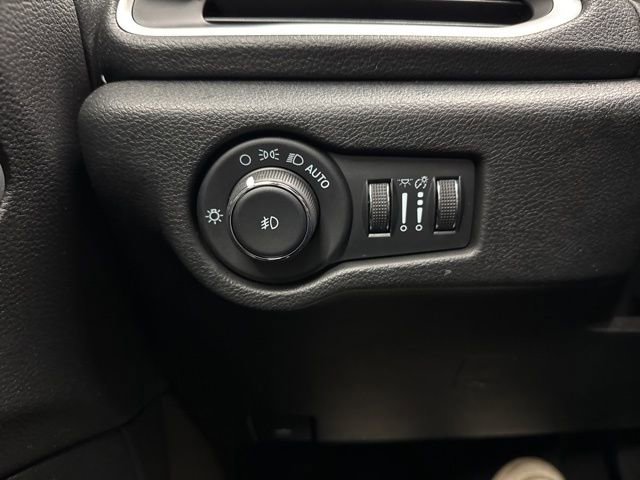 Used 2023 Chrysler Pacifica Touring-L w/ S Appearance Package image 40