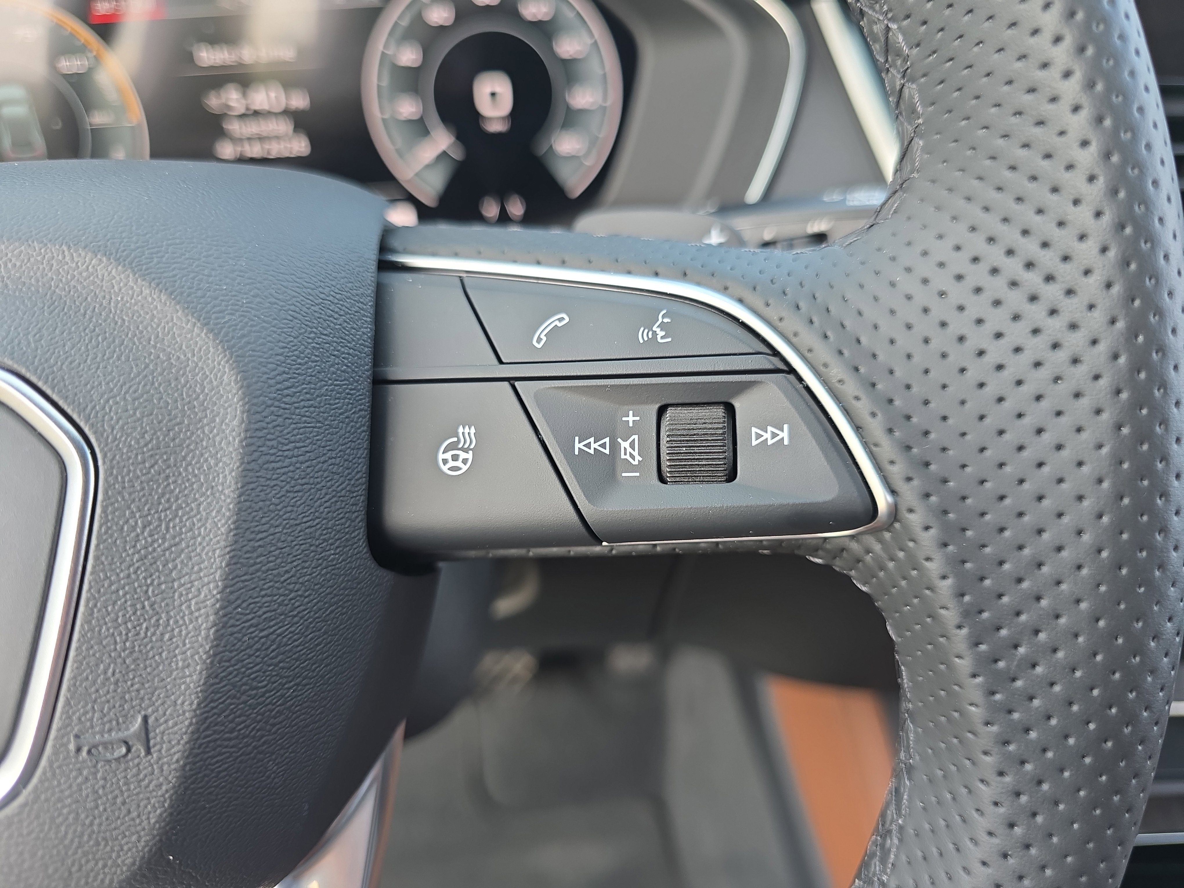 Used 2025 Audi Q5 e Premium Plus w/ Premium Plus Package image 18