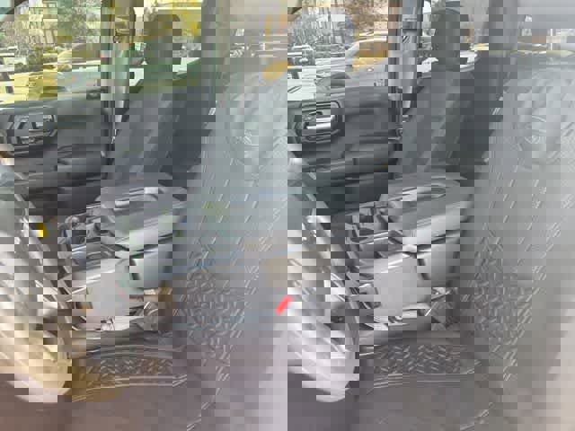 Used 2025 Chevrolet Silverado 1500 Custom image 11