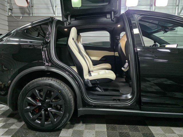 Used 2023 Tesla Model X Plaid image 17