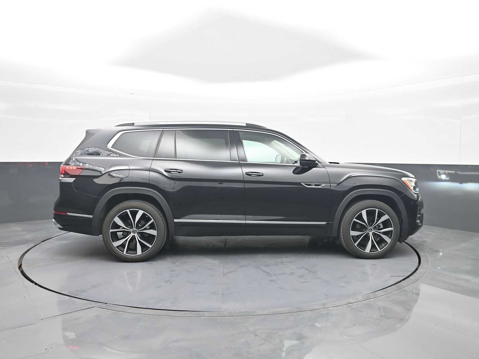 Used 2026 Volkswagen Atlas SEL Premium R-Line AWD/4WD image 9