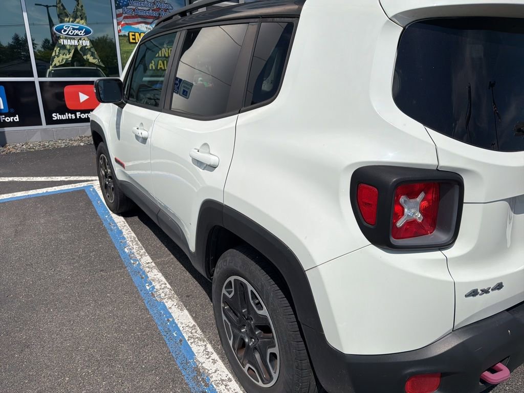 Used 2016 Jeep Renegade Trailhawk w/ Premium Trailhawk Package AWD/4WD image 7