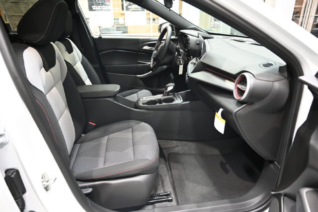 New 2026 Chevrolet Trax RS w/ Sunroof Package FWD image 10