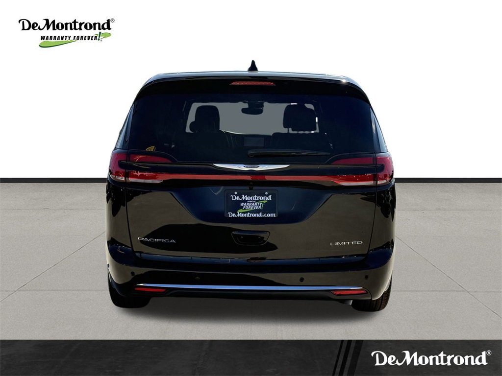 New 2026 Chrysler Pacifica Limited image 6