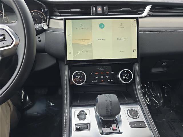 Certified 2025 Jaguar F-PACE R-Dynamic S image 21