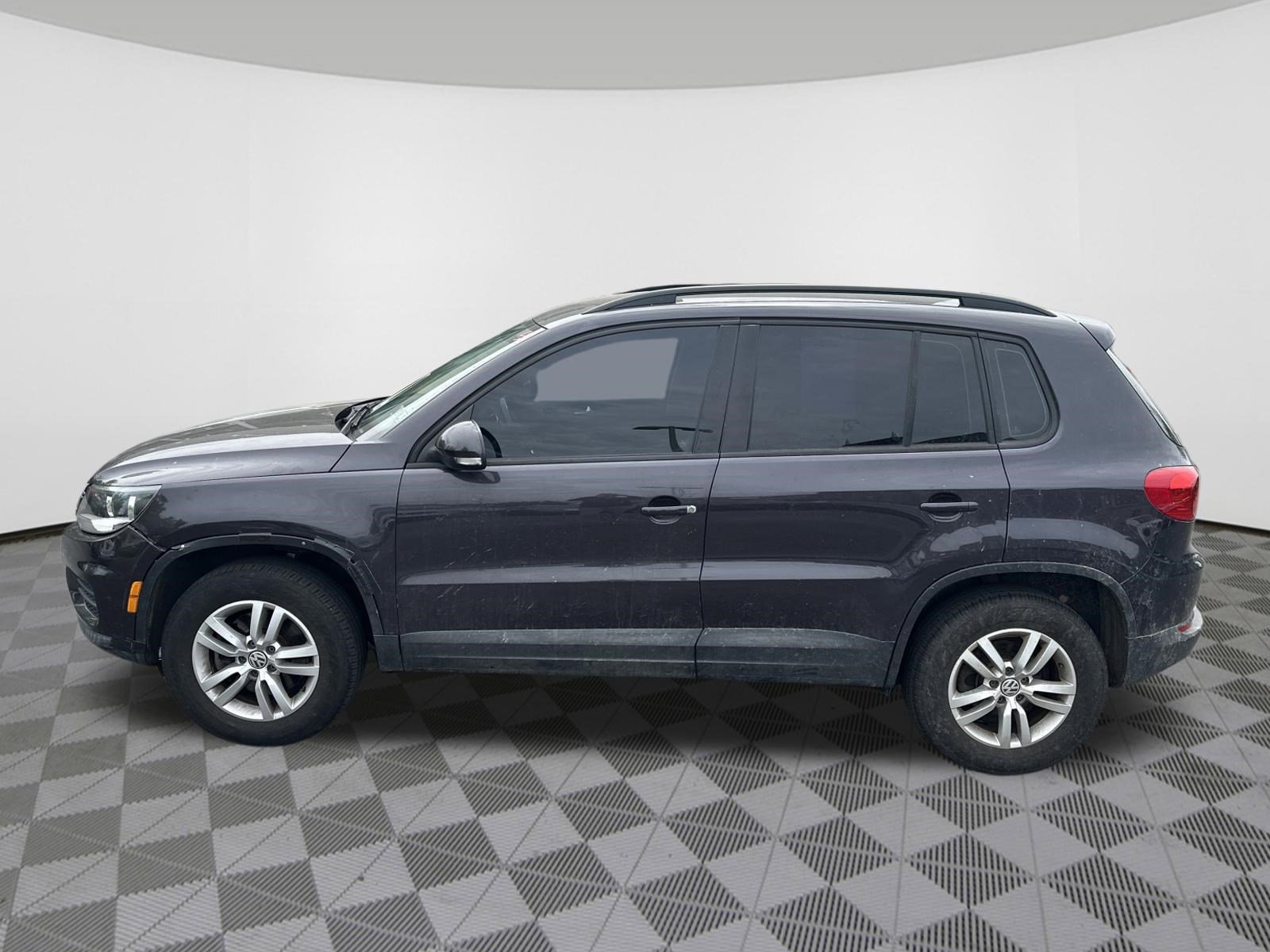 Used 2016 Volkswagen Tiguan S FWD image 4