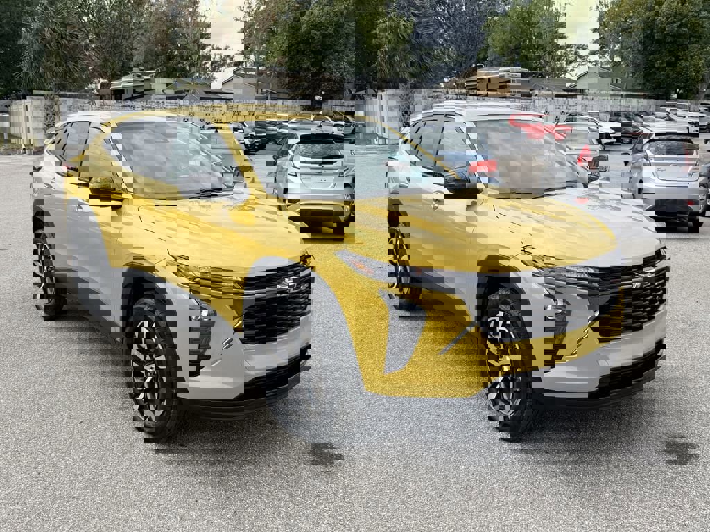 Certified 2024 Chevrolet Trax RS image 2