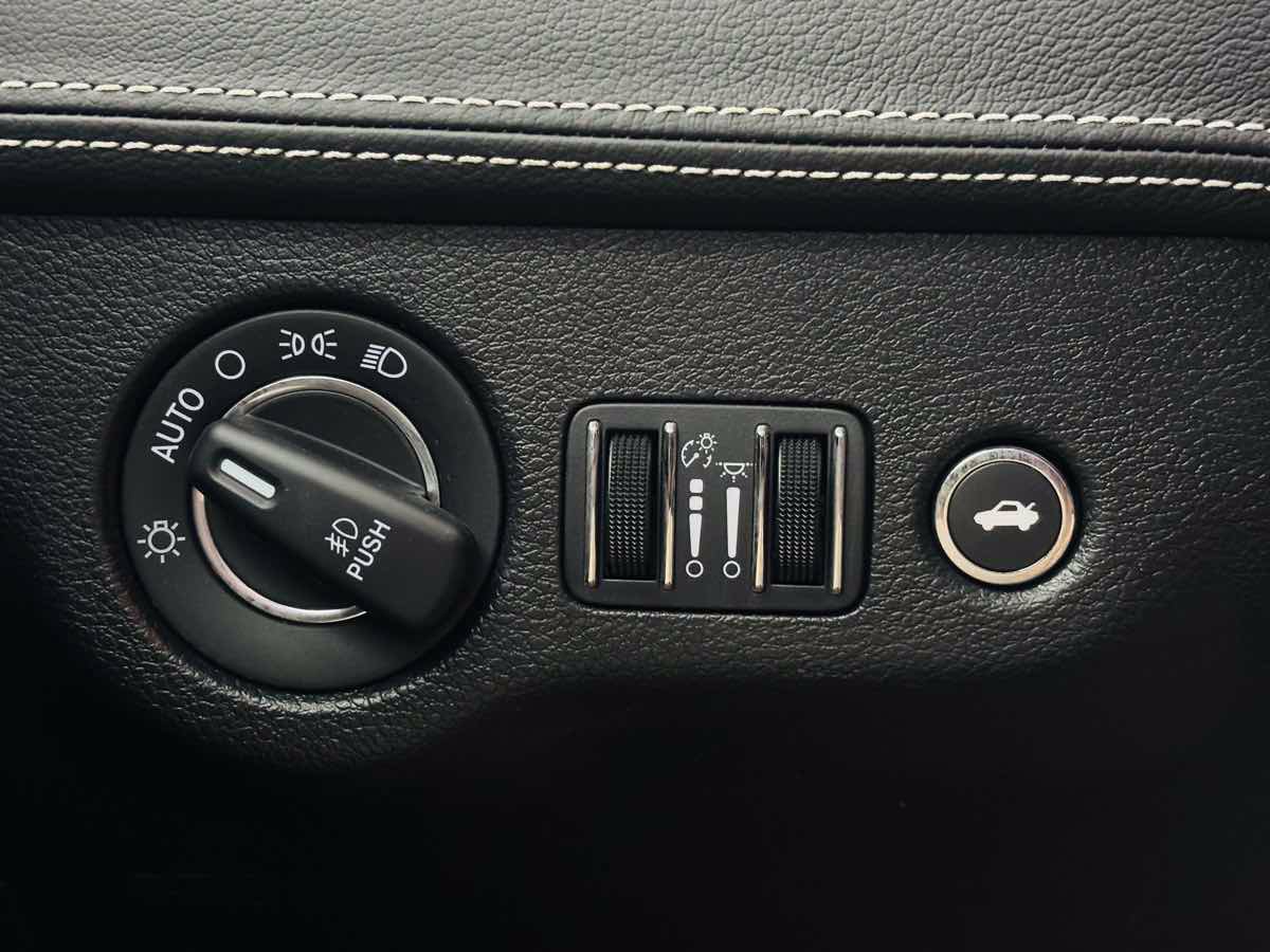 Used 2023 Chrysler 300 C RWD image 55