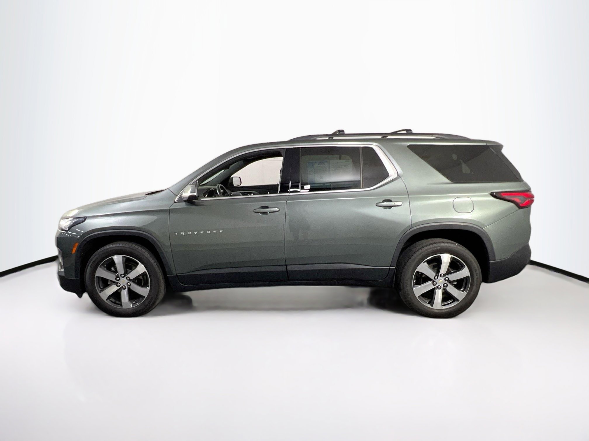 Used 2022 Chevrolet Traverse LT w/ LT Premium Package image 8