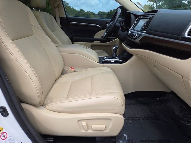 Used 2016 Toyota Highlander Limited AWD/4WD image 10