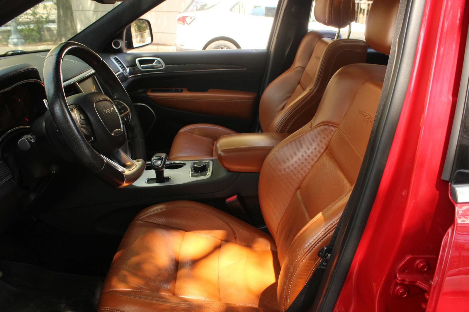 Used 2015 Jeep Grand Cherokee SRT w/ Luxury Group II AWD/4WD image 14