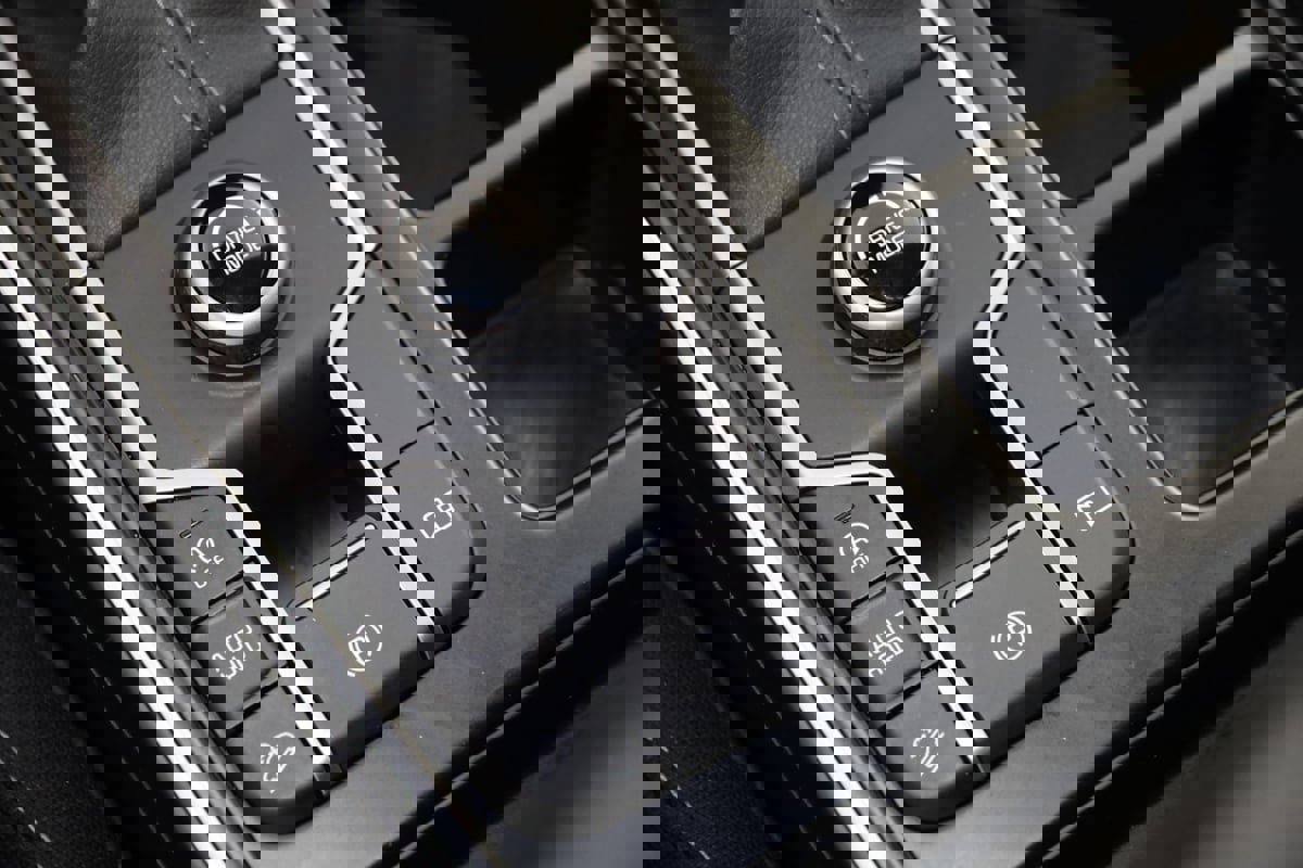 Used 2025 Kia Sorento LX image 25