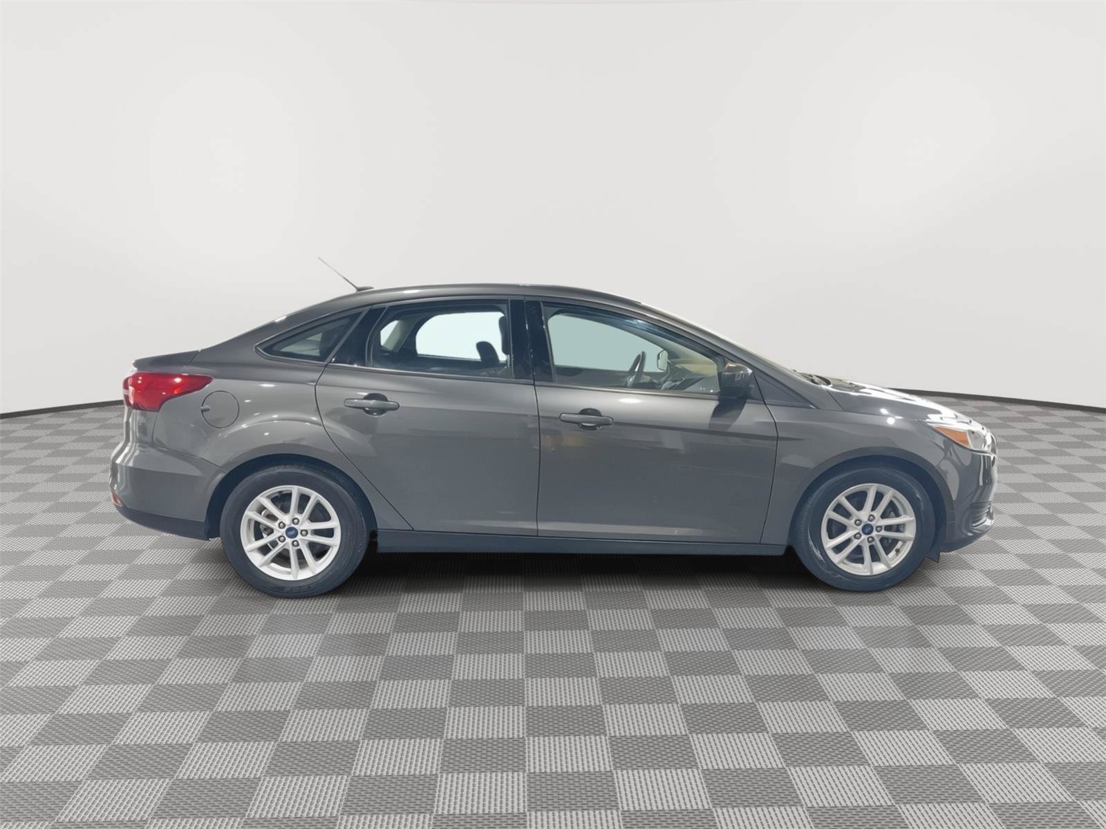 Certified 2018 Ford Focus SE FWD image 6