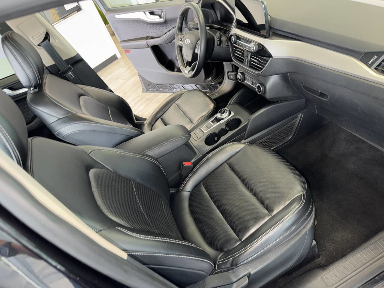 Used 2020 Ford Escape SE Sport image 27