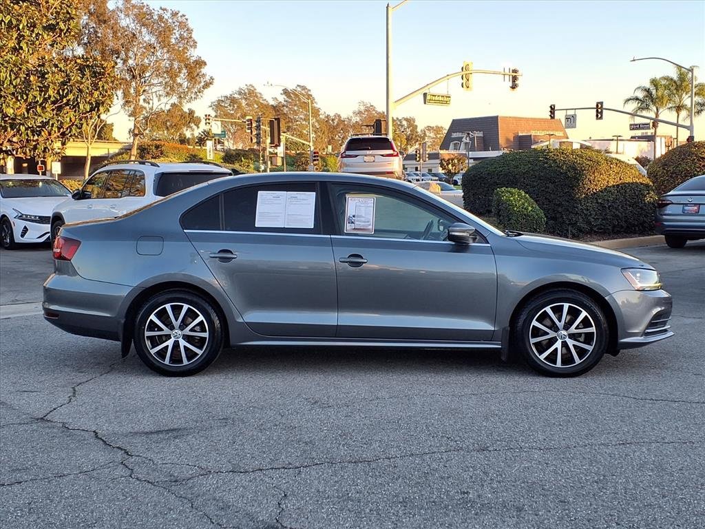 Used 2017 Volkswagen Jetta SE image 6