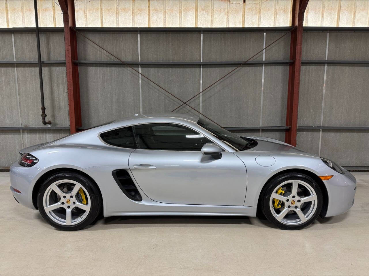 Used 2018 Porsche 718 Cayman Base 2dr Coupe image 32