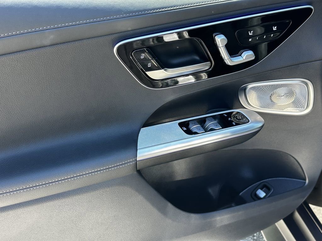 Certified 2025 Mercedes-Benz GLC 300 image 11