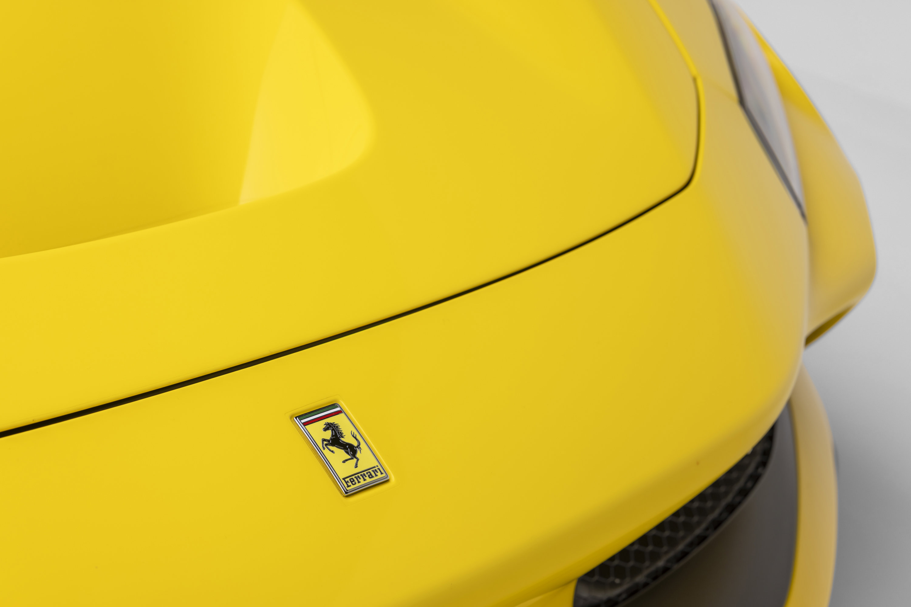 Certified 2022 Ferrari F8 Tributo RWD image 30