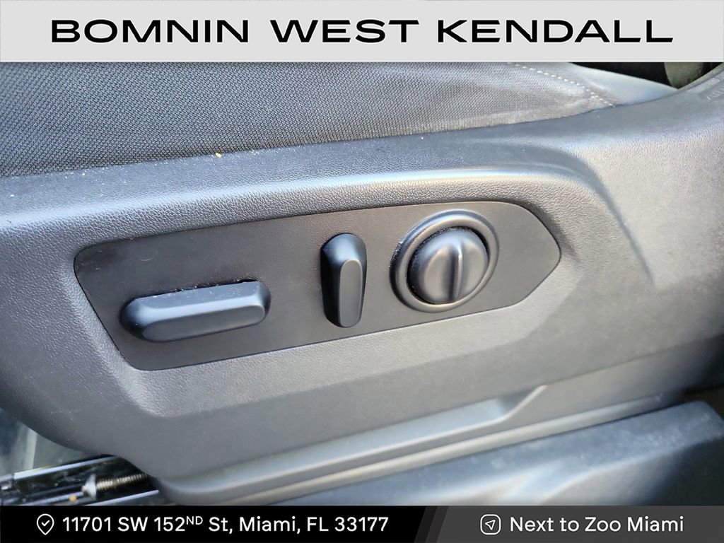 Used 2021 Chevrolet Silverado 1500 LT image 12