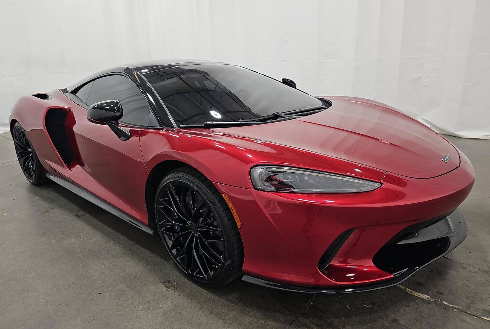 Used 2022 McLaren GT RWD image 3