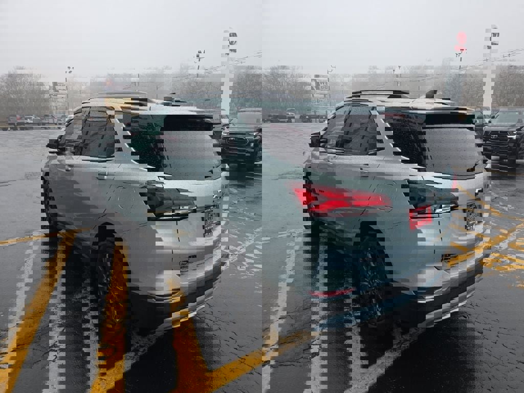 Used 2022 Chevrolet Equinox RS w/ LPO, Floor Liner Package image 7