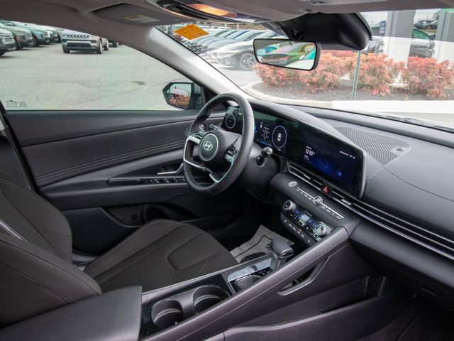 Used 2025 Hyundai Elantra SEL image 17