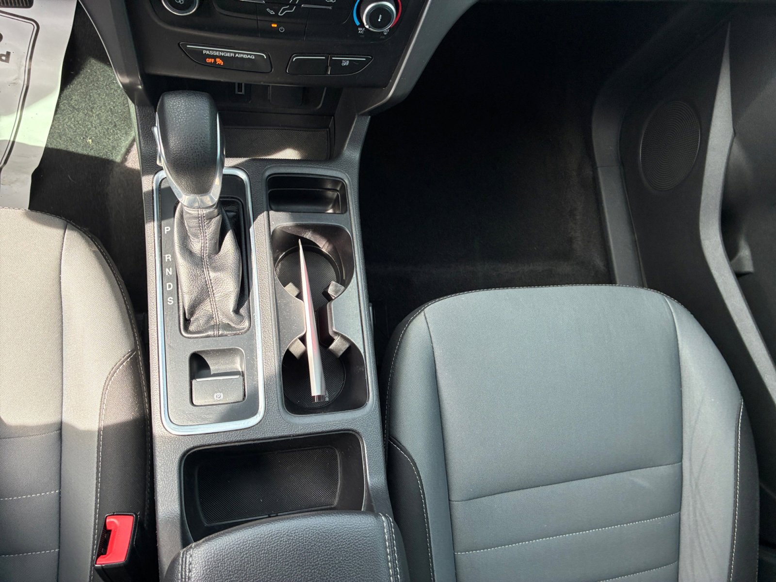 Used 2018 Ford Escape SE image 25