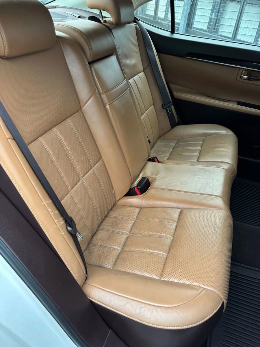 Used 2016 Lexus ES 350 w/ Luxury Package w/Wood Trim image 20