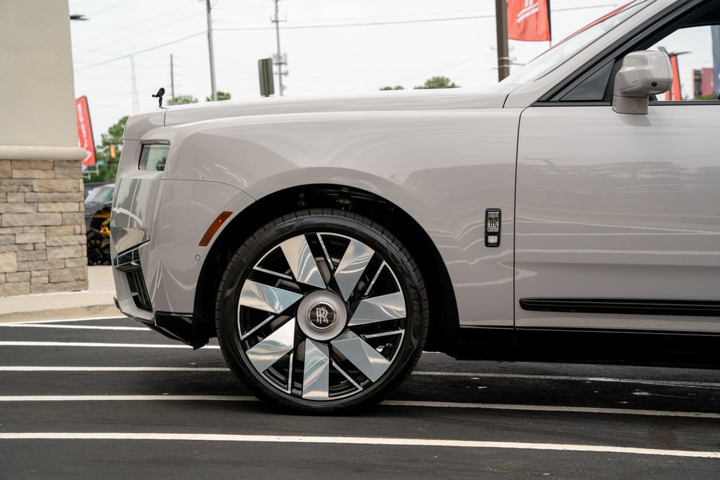Used 2025 Rolls-Royce Cullinan AWD/4WD image 20