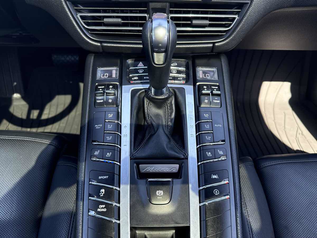 Used 2021 Porsche Macan AWD/4WD image 19
