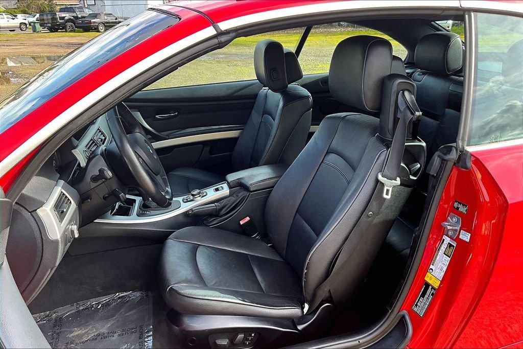 Used 2013 BMW 335i Convertible image 9