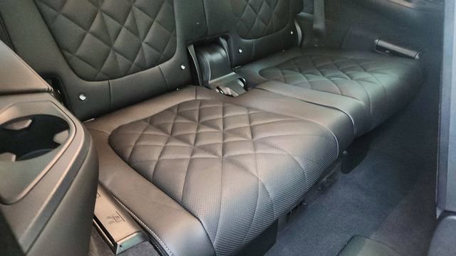 Used 2024 BMW X7 xDrive40i w/ M Sport Package image 31