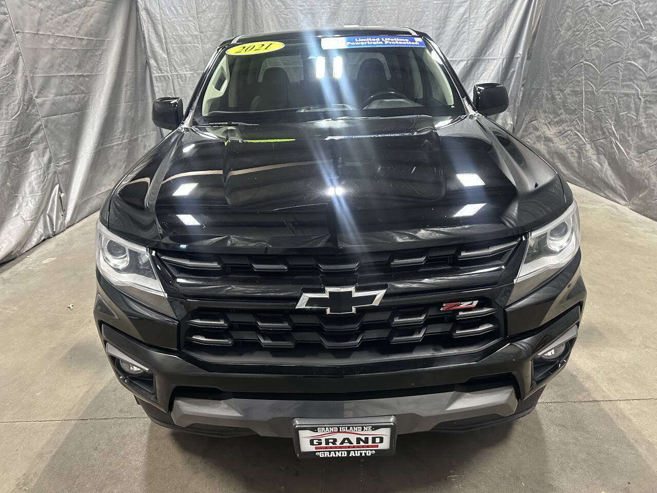 Used 2021 Chevrolet Colorado Z71 w/ Z71 Midnight Edition AWD/4WD image 2