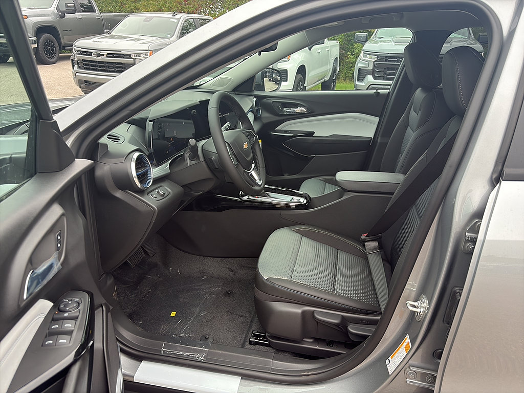 New 2026 Chevrolet Trax LT w/ LT Convenience Package FWD image 9