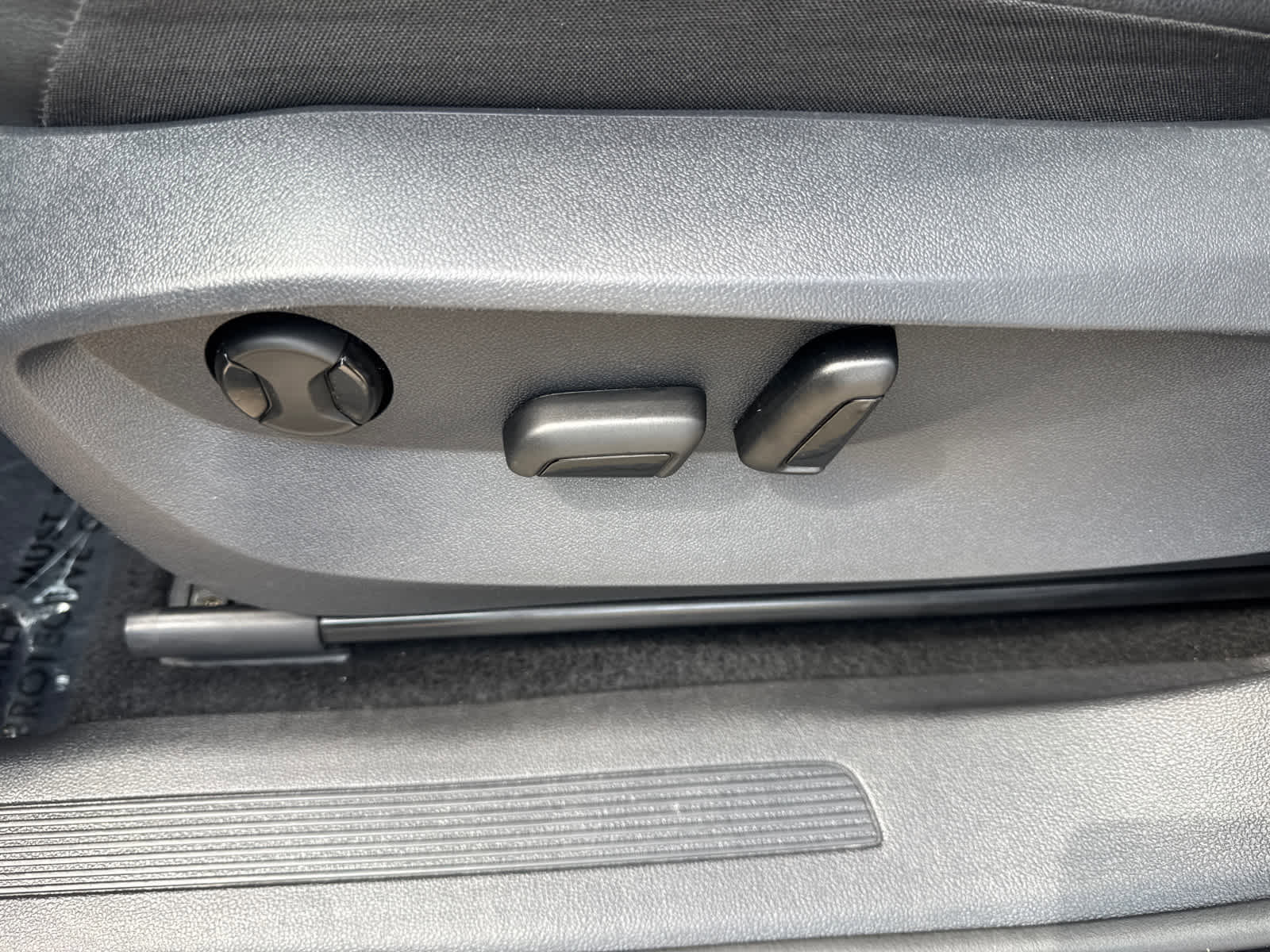 Certified 2024 Volkswagen Tiguan SE image 24