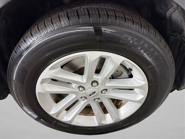 Used 2017 Ford Explorer XLT FWD image 12