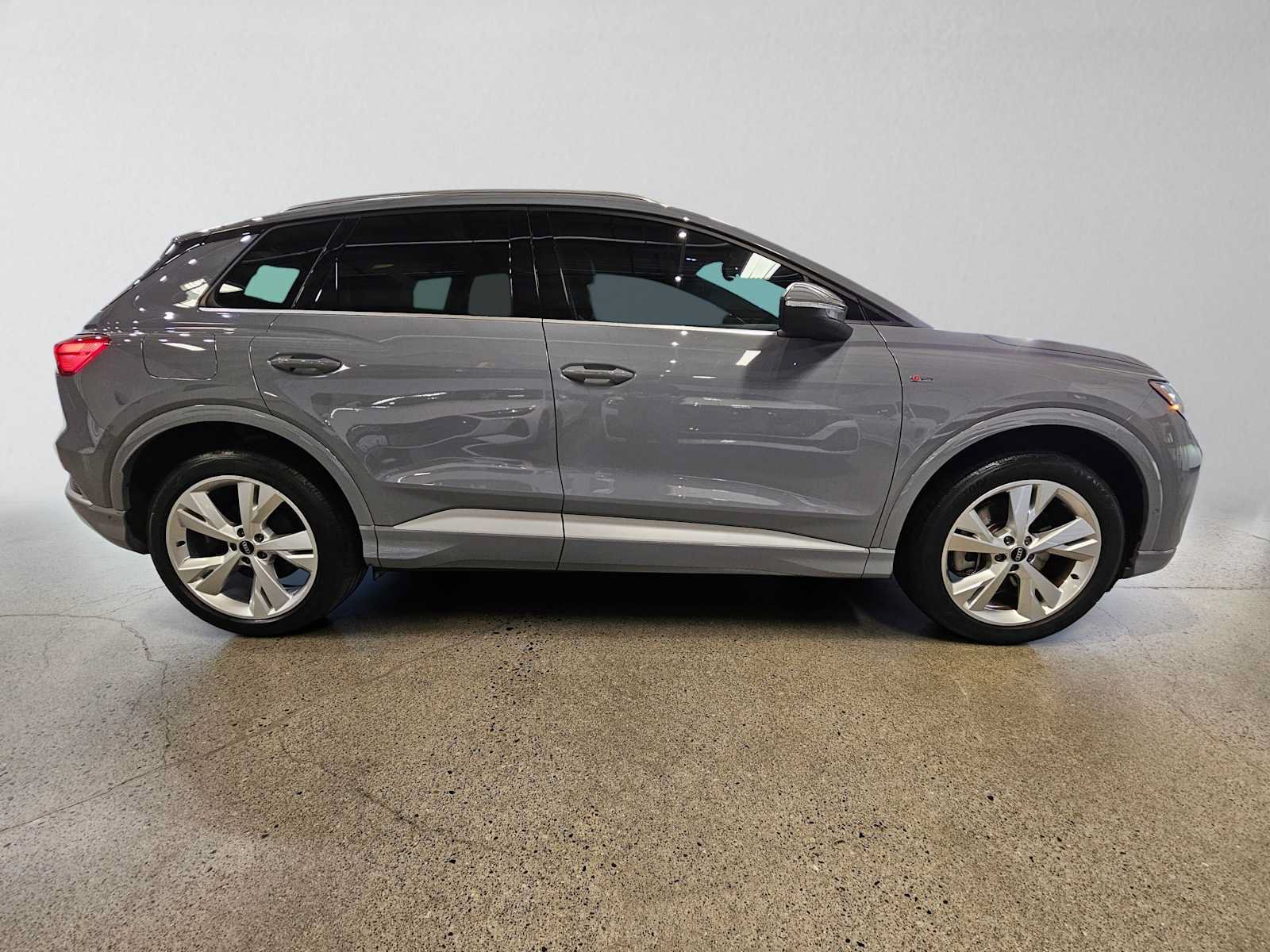 Used 2023 Audi Q4 e-tron Prestige AWD/4WD image 2