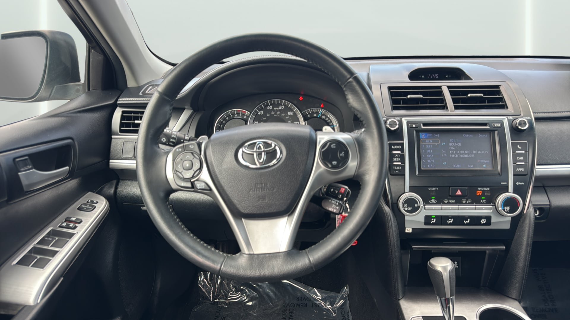 Used 2014 Toyota Camry SE FWD image 16