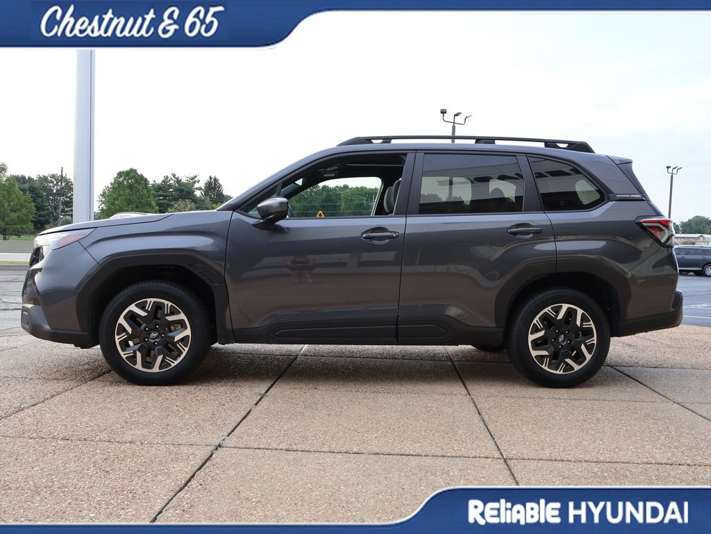 Used 2025 Subaru Forester Premium AWD/4WD image 3