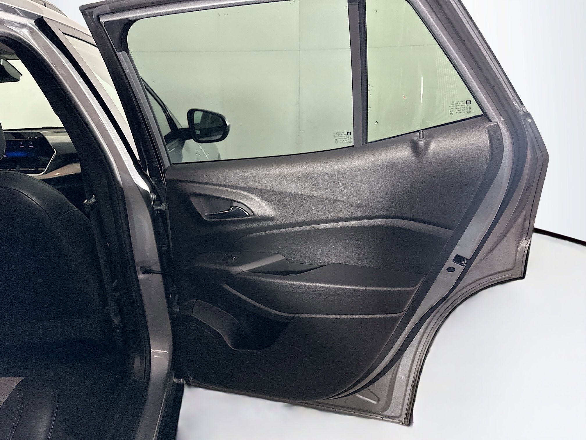 Used 2025 Chevrolet Trax LT w/ LT Convenience Package image 27