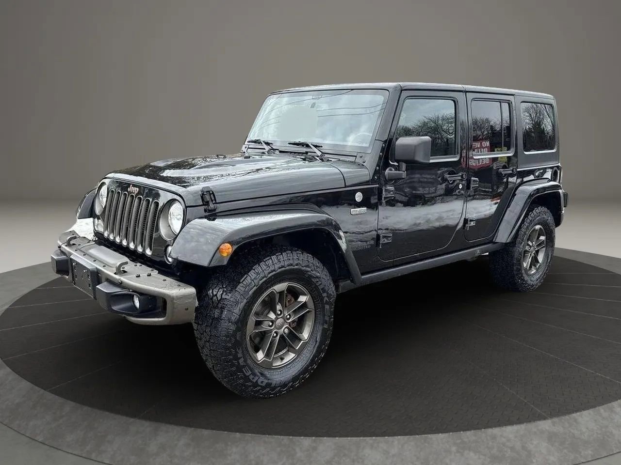 Used 2016 Jeep Wrangler Unlimited Sahara image 2