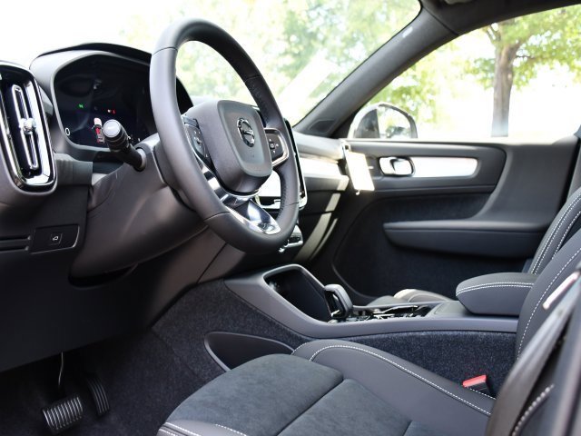 New 2026 Volvo XC40 B5 Ultra w/ Protection Package Premier image 14