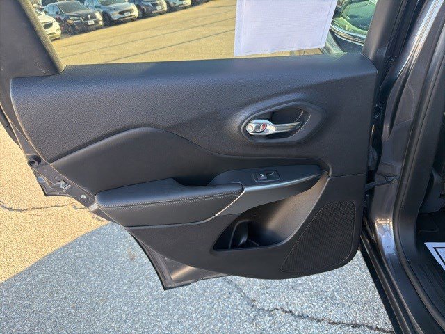 Used 2020 Jeep Cherokee Limited w/ Technology Group image 12